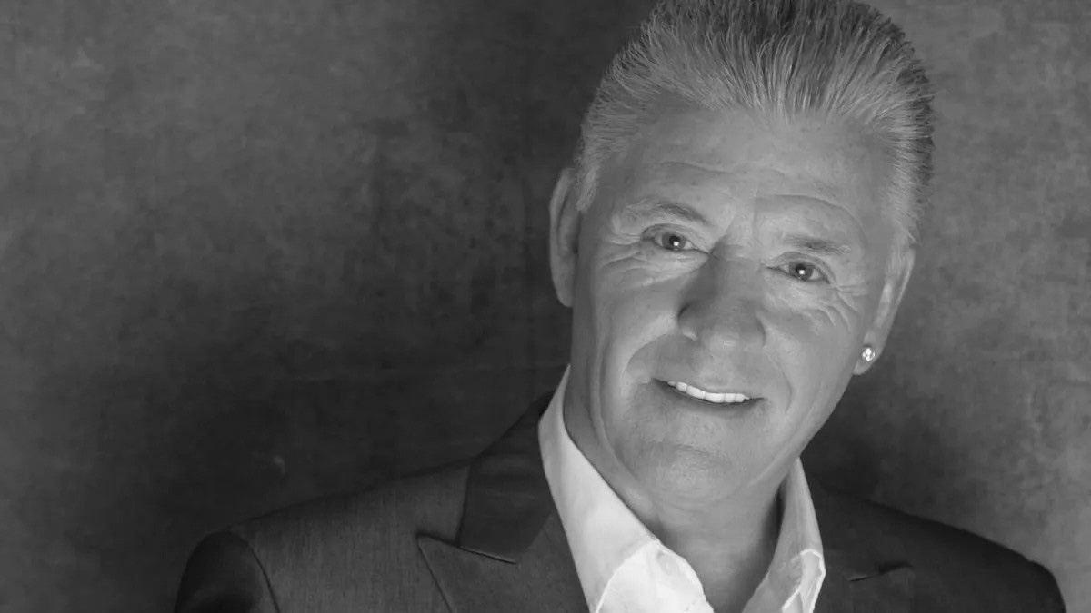 Is Derek Acorah a fake?
